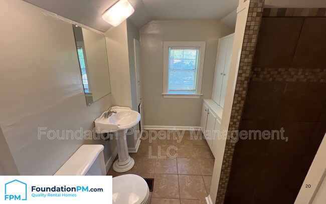 Building Photo - 1847 Driftwood Ave