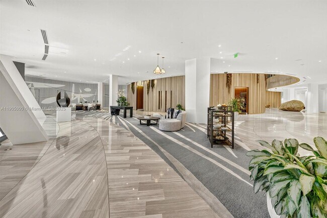 Building Photo - 2821 S Bayshore Dr