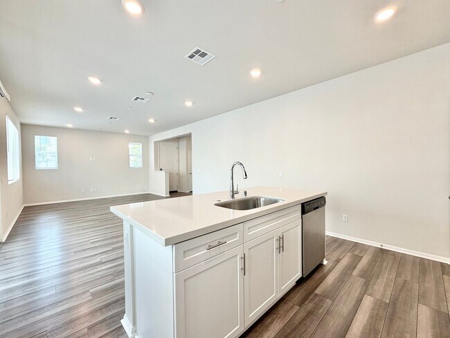 Building Photo - 3 bedroom Solar Home in Heirloom Farms for LEASE!