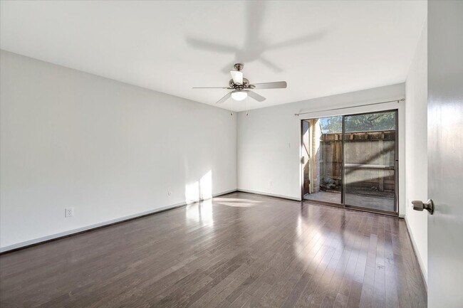 Building Photo - 1601 S Shepherd Dr