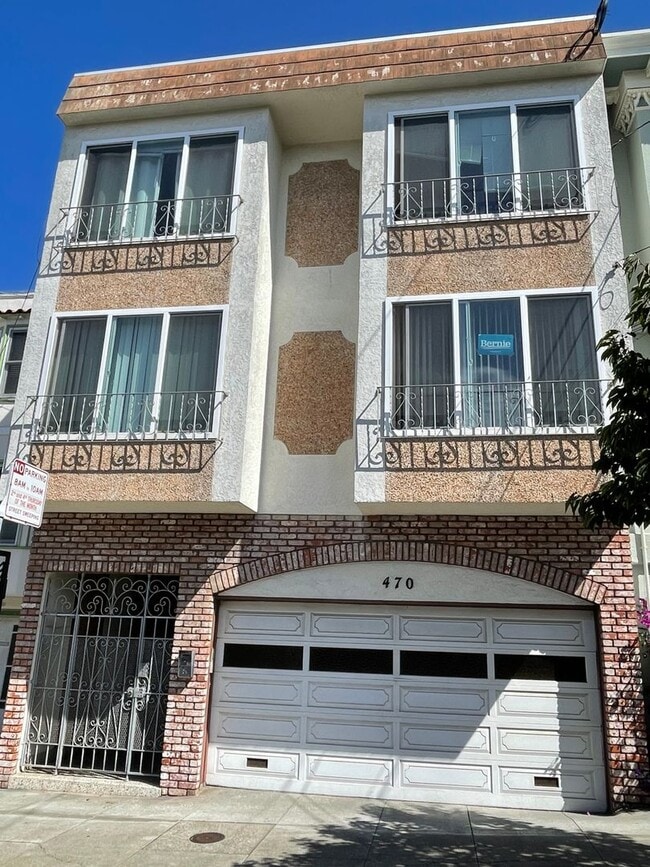 Building Photo - 470 21st Ave