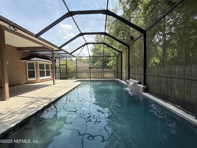 Building Photo - 12244 Lake Fern Dr