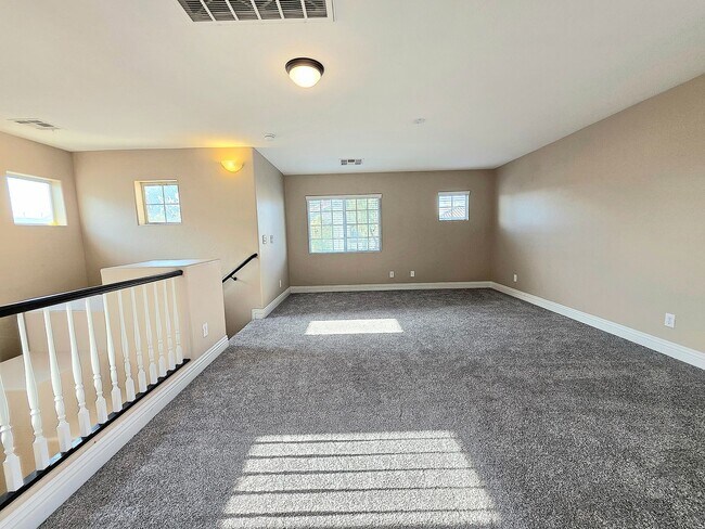 Building Photo - Three-bedroom Single Family