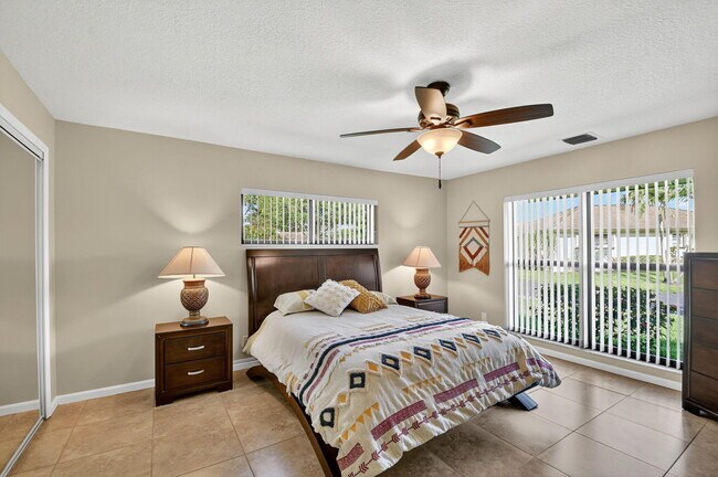 Building Photo - 4677 Robinwood Cir