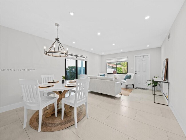 Building Photo - 1305 SE 1st St