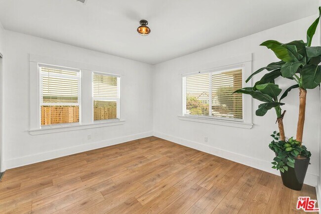 Building Photo - 1333 S Hudson Ave