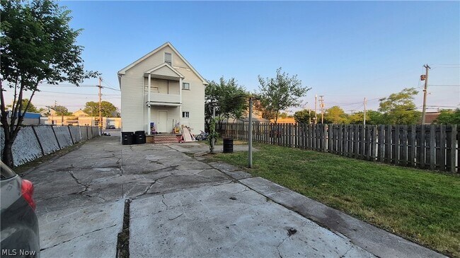 Building Photo - 3278 W 117th St