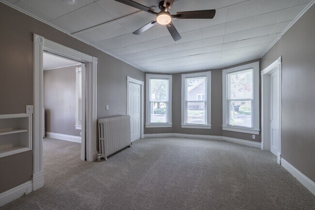Building Photo - 5 Bedroom 2.5 Bath Midtown Home