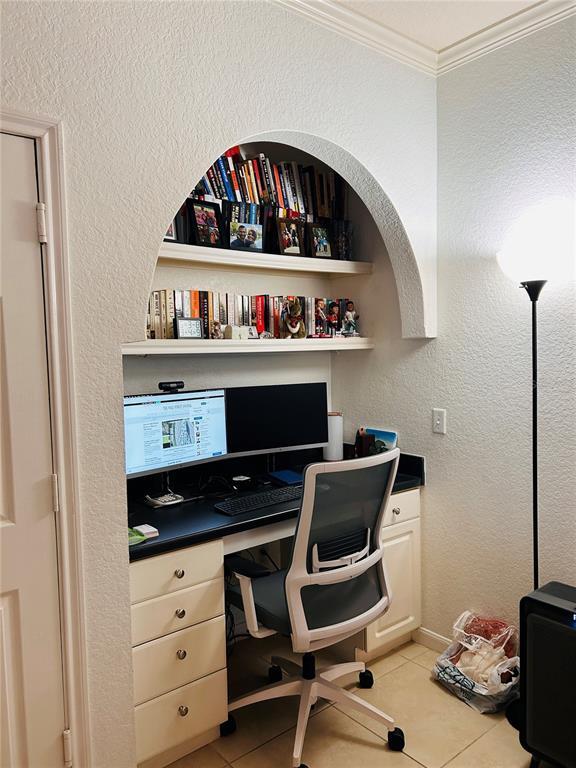 Building Photo - 860 N Orange Ave