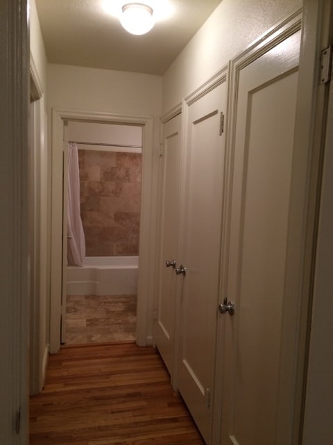 Building Photo - 4-plex Cottage 700 sf- Hardwoods-Granite-D...