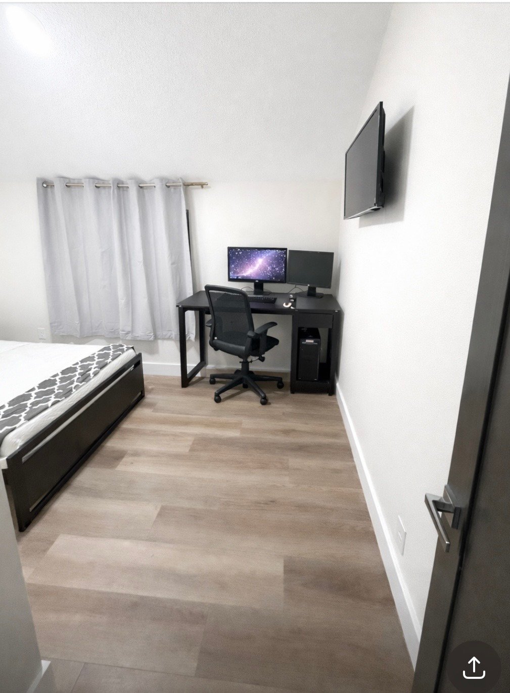 Building Photo - 801 E Knollwood St