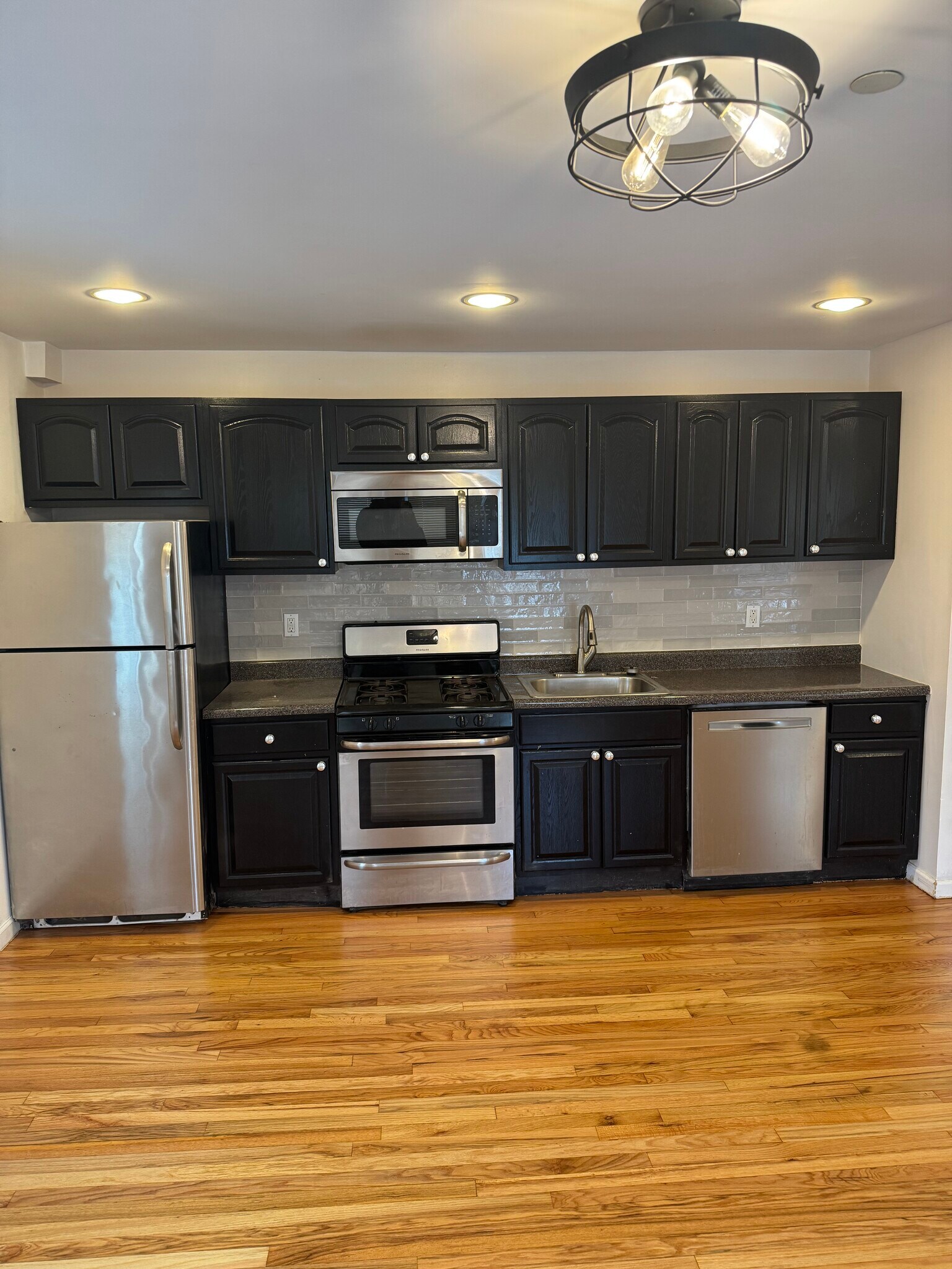 Building Photo - 1027 Wilcox Ave