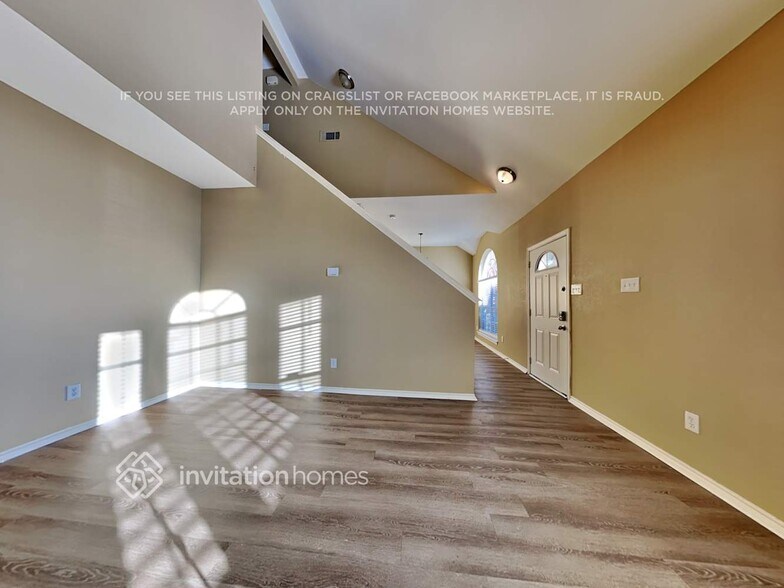 Building Photo - 304 Stringer Dr