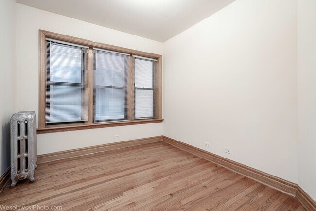 Building Photo - 1165 E 54th St