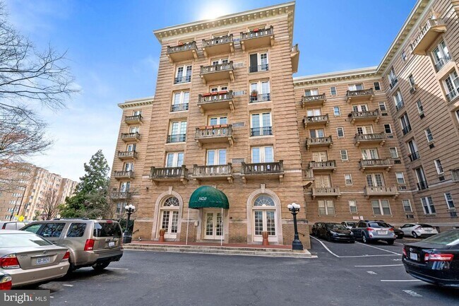 Building Photo - Mount Pleasant Studio Apartment W/Private ...