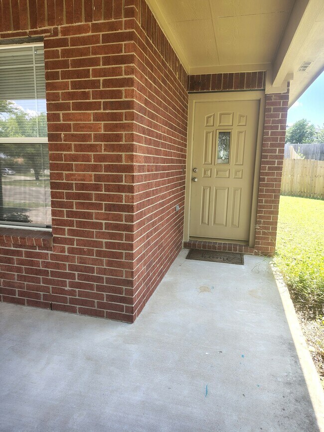 Building Photo - 382 Lake Washington Dr