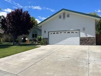 Building Photo - Beautiful Home