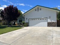 Building Photo - Beautiful Home