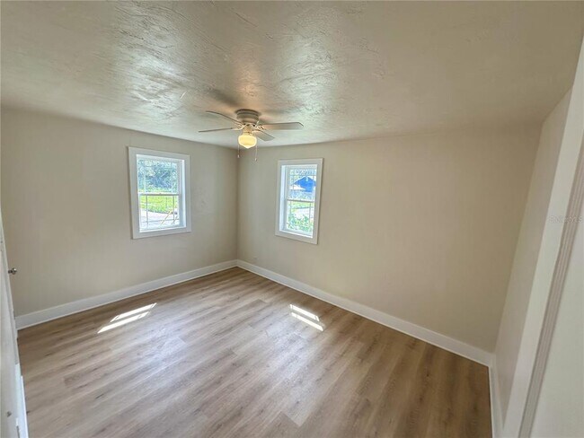 Building Photo - 1650 Prescott St S