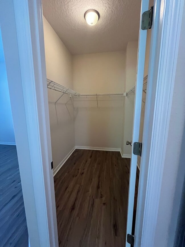 Building Photo - Stunning 2 story home features 4 bedrooms,...