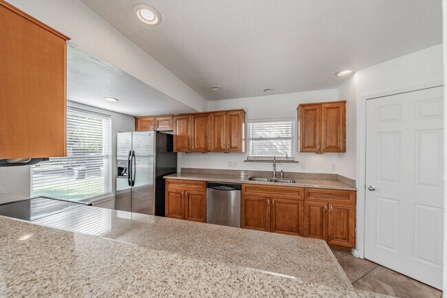 Building Photo - Cute two-bedroom, one-bath home in the hea...