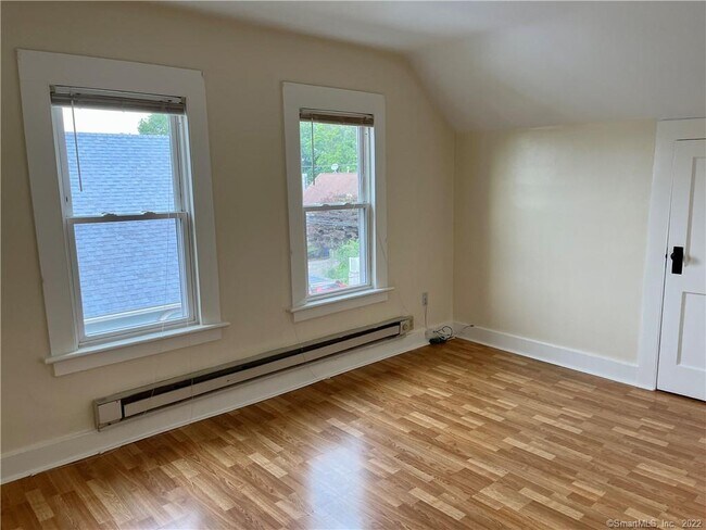 Building Photo - 87 Kneen St
