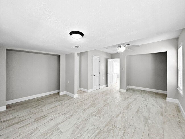 Building Photo - 56 44th Ave