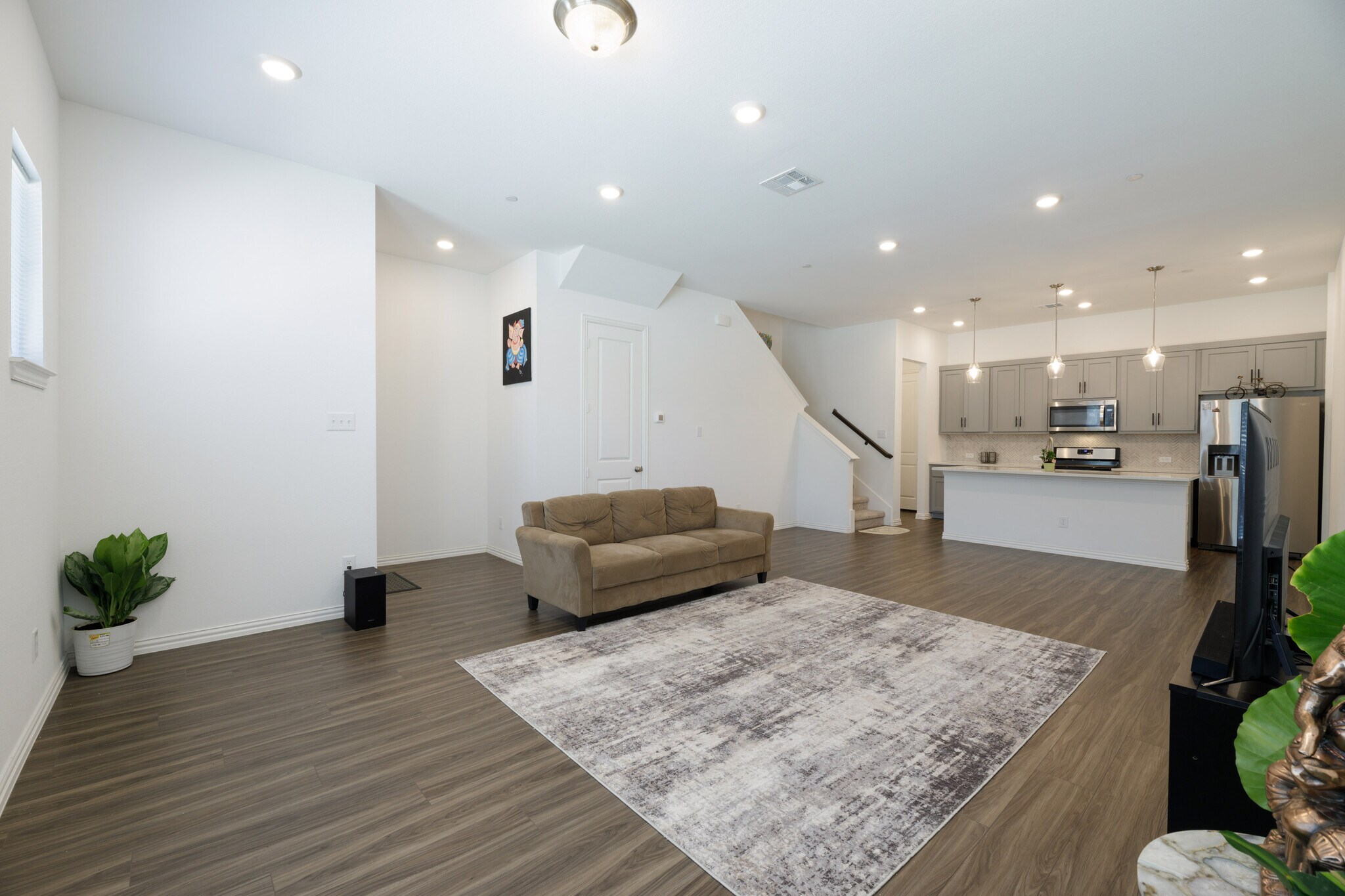 Building Photo - 9939 Schramm St