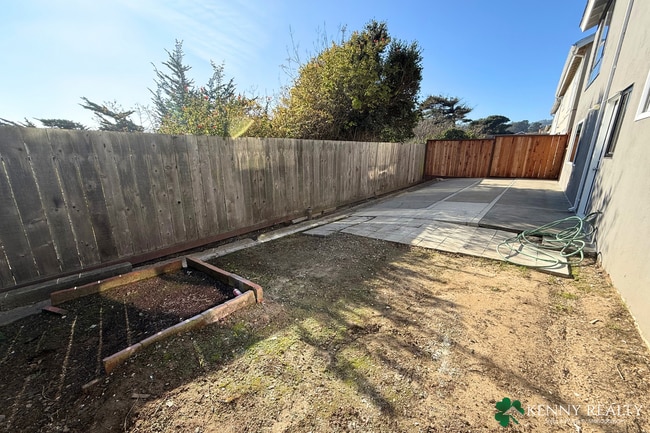 Building Photo - Bright Multi-Level 4BR Home with Two Primary Bedrooms