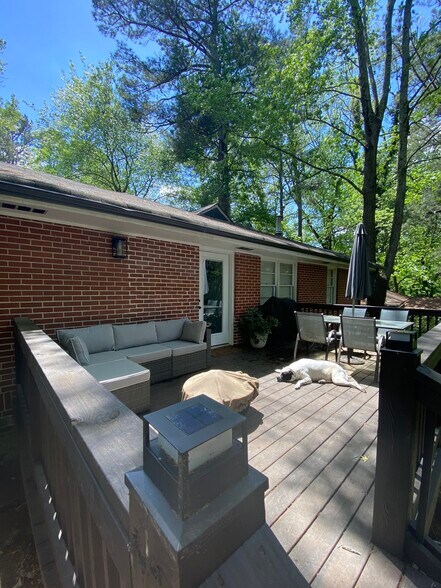 Deck with ample entertaining space - 3172 Sandusky Dr
