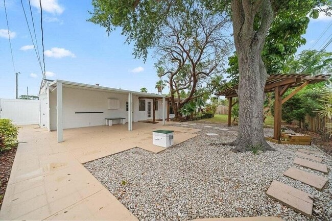 Building Photo - 470 Watts Way