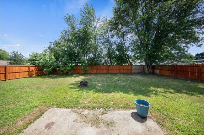 Building Photo - 903 Tyra Ln