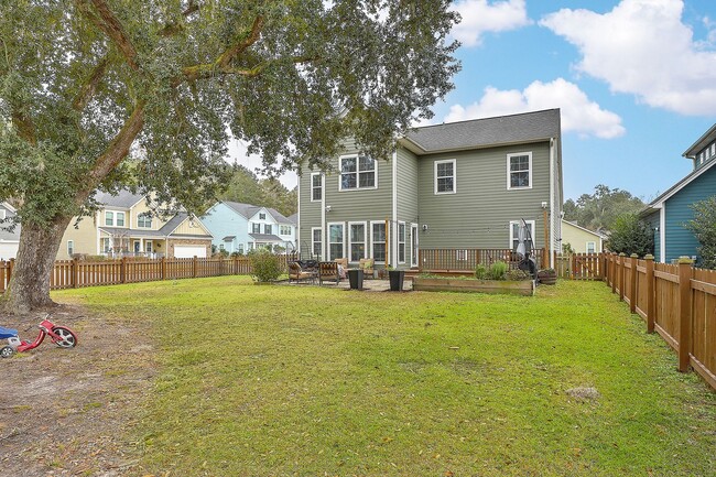 Building Photo - Spacious and updated home in Bluffs at Ash...