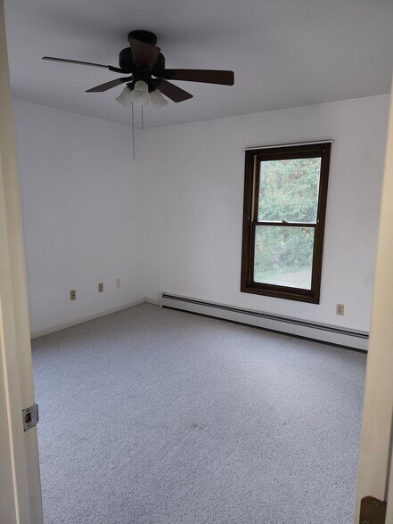 2nd Floor Bedroom - 2 Tiffany Ln