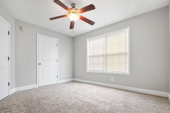 Building Photo - Pet Friendly Four Bedroom with Basement!