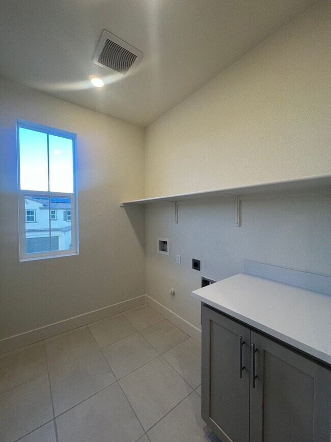 Building Photo - 1748 Jade Pl