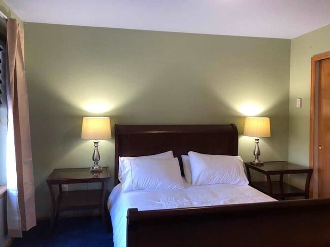 Building Photo - Luxury four bed four bath patio home avail...