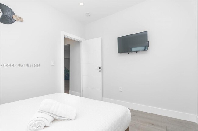 Building Photo - 2360 SW 12th St