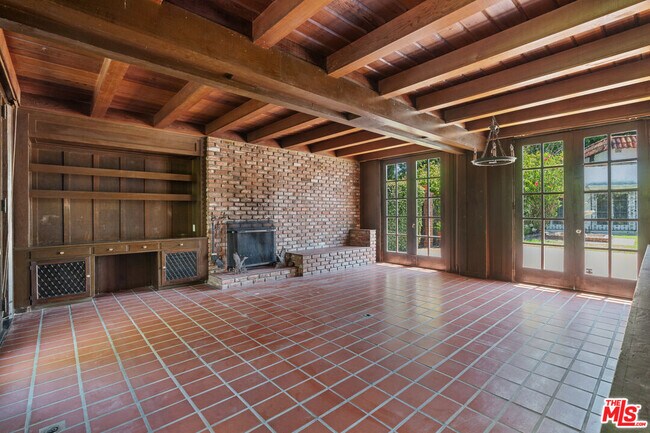 Building Photo - 808 Woodacres Rd