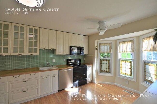 Building Photo - Charming End Unit by Huntsman Lake!