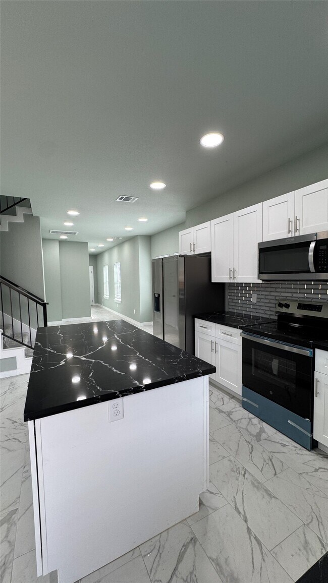 Building Photo - 121 S 10th St