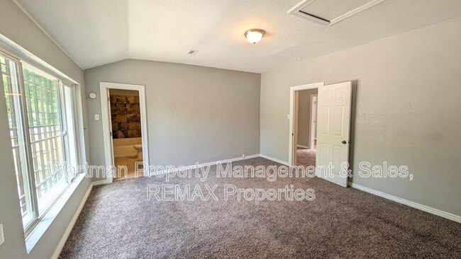 Building Photo - 202 Cheyenne Blvd