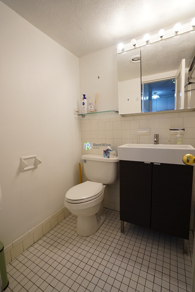 Building Photo - 6 Whittier Pl