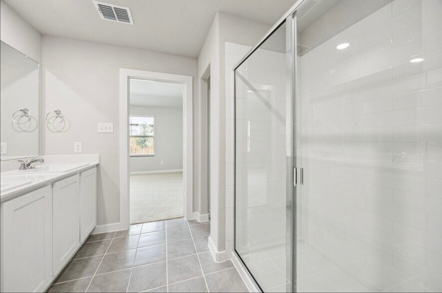 Building Photo - 1012 Rosemary Hill Dr