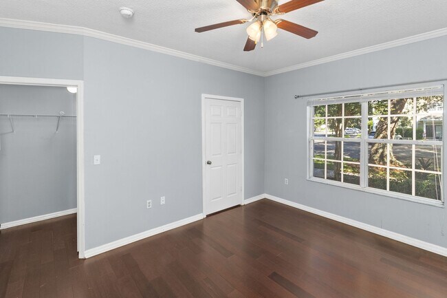 Building Photo - Luxurious 1 Bed / 1 Bath Condo in The Link...