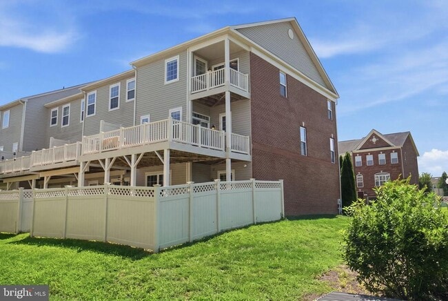 Building Photo - 11360 Sandhurst Pl