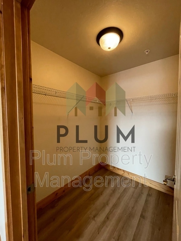 Building Photo - 1245 Waverly St