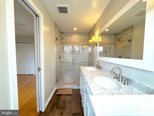 Building Photo - 1318 Dewitt Ave