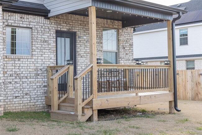 Building Photo - 201 Vicks Cir