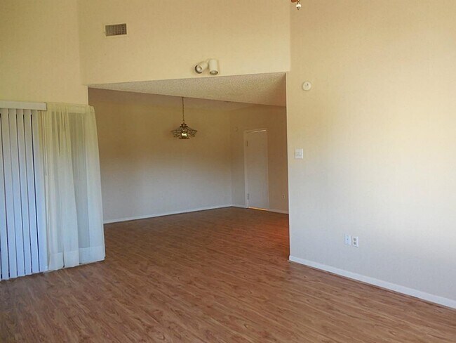 Building Photo - 12 Hallmark Dr